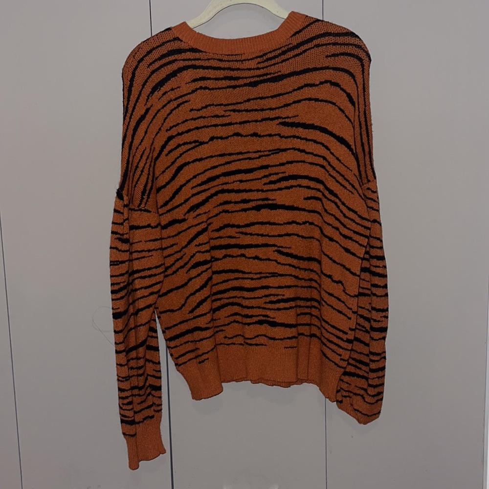 Tiger pattern sweater - Picture 2 of 2